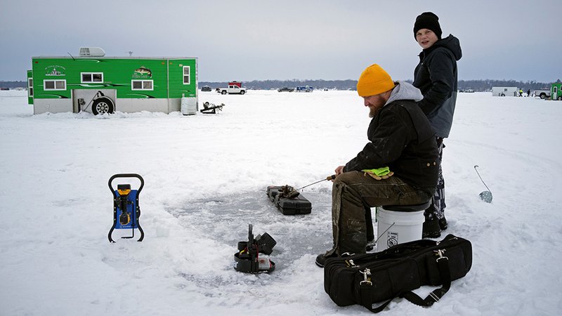 Guide to ice fishing game Guide to ice fishing game
